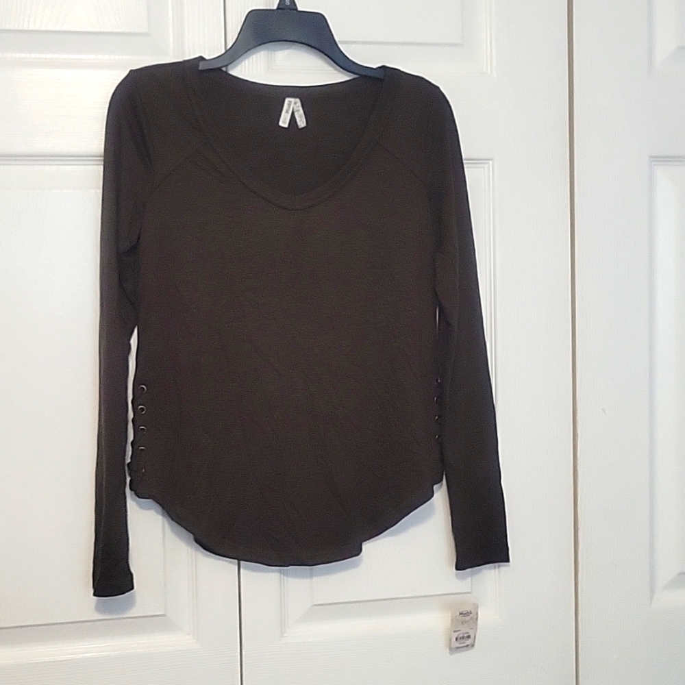 Mudd top size sm, NWT, Dark Olive Green